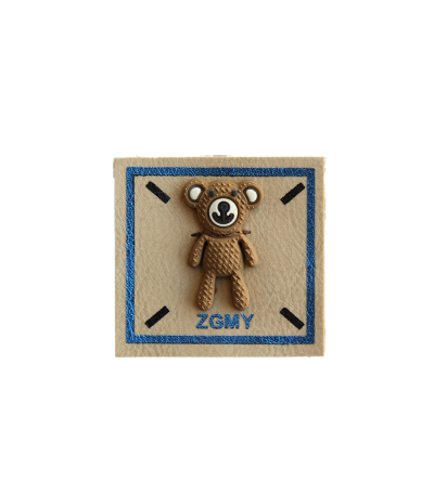 مارک لباس ترکیبی با جیبیتز طرح خرس | اتیکت چرم و سیلیکون با کیفیت تولید کوهبر برای پوشاک عمده