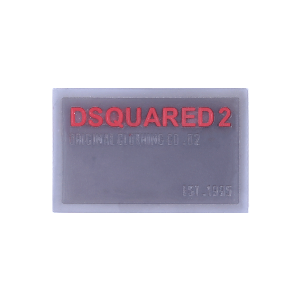 مارک ژلاتینی dsquared روی پایه چرمی مناسب دوخت روی لباس و اکسسوری