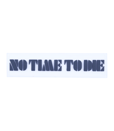 مارک ژلاتینی No Time to Die با تایپوگرافی سهبعدی و براق مناسب لباس و کیف – برند کوهبر