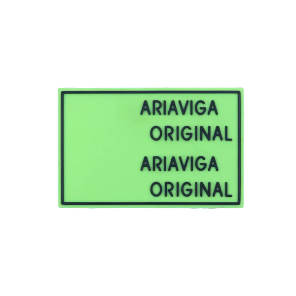 مارک ژلهای Ariaviga با نوشته برجسته ژلاتینی روی چرم، مناسب دوخت روی لباس و کیف.