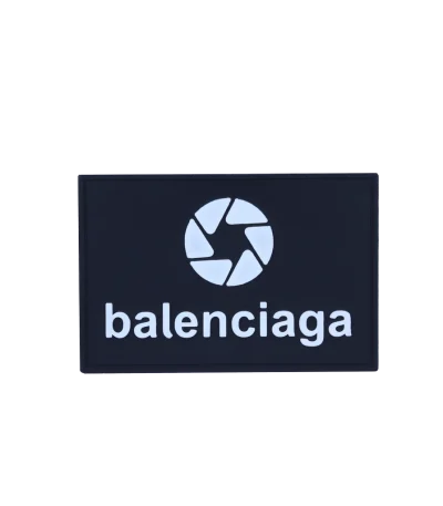 مارک ژلاتینی Balenciaga با نوشته برجسته سفید روی پایه چرمی مشکی، تولید کوهبر