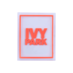 مارک ژلاتینی ivy park با طراحی اسپرت و نوشته ژله‌ای برجسته روی زمینه سیلیکونی مشکی، تولید برند کوهبر.