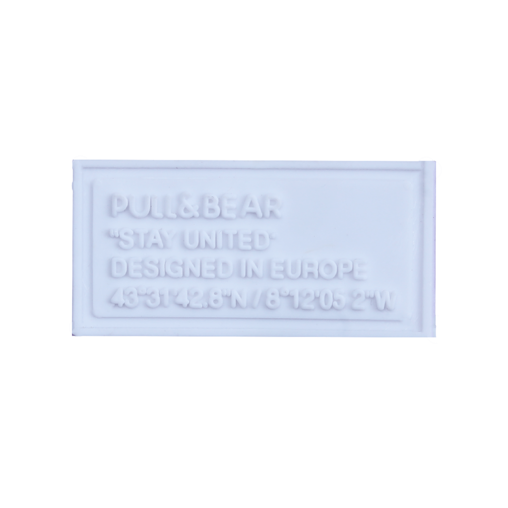 مارک ژلاتینی pull and bear مخصوص پوشاک اسپرت با طراحی براق و برندینگ حرفه‌ای، تولید شده توسط کوهبر.