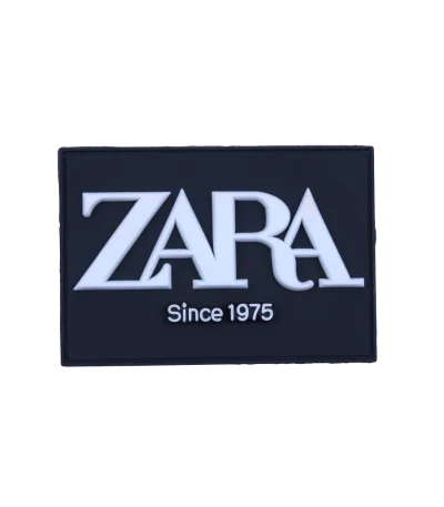 مارک ژلاتینی zara با طراحی مینیمال و سطح برجسته مناسب نصب روی پوشاک برند