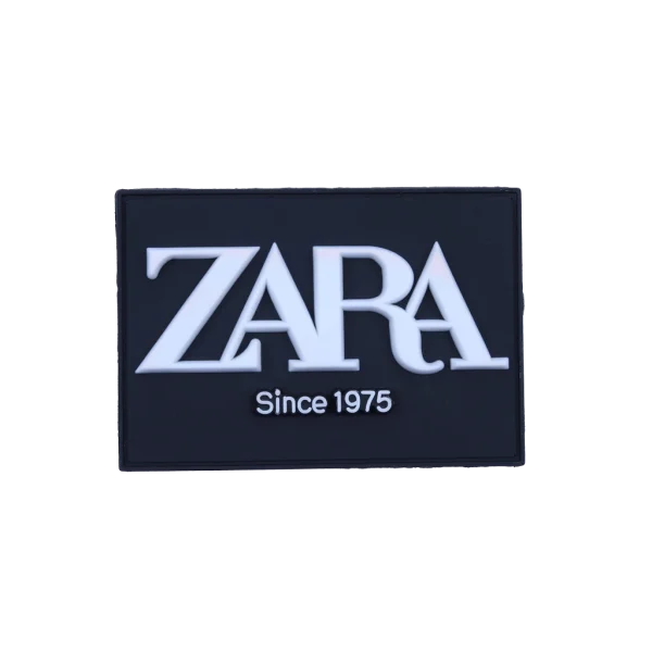 مارک ژلاتینی zara با طراحی مینیمال و سطح برجسته مناسب نصب روی پوشاک برند