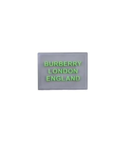 خرید مارک ژلاتینی Burberry London England با طراحی شیک و جنس مقاوم، مناسب لباسهای لوکس، رسمی و اکسسوری. فروش عمده از برند کوهبر