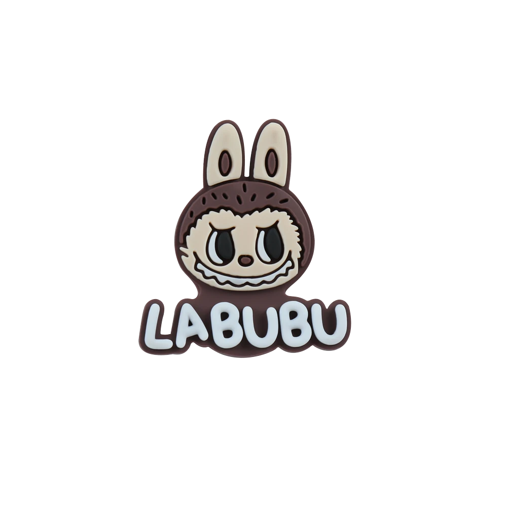جیبیتز عروسک لبوبو و نوشته Labubu خرید از تولید کننده محصول برند کوهبر مناسب استفاده به عنوان خرجکار پوشاک