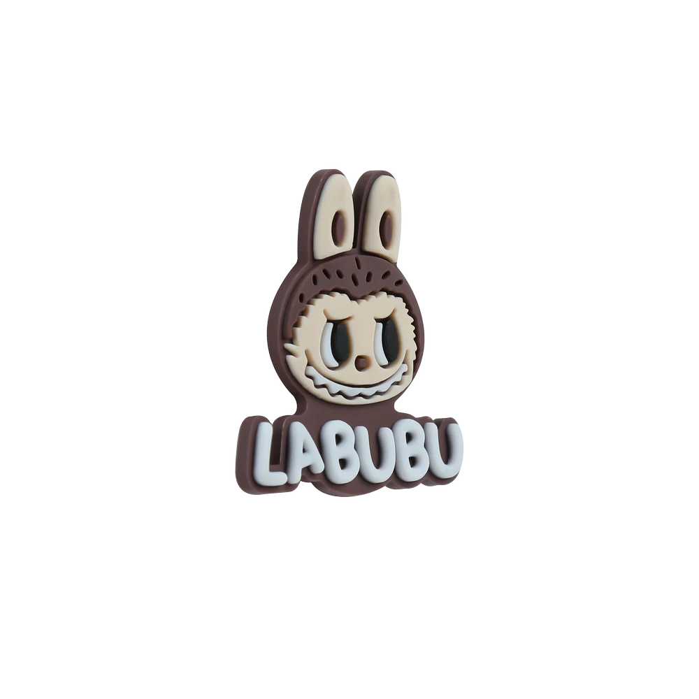 جیبیتز عروسک لبوبو و نوشته Labubu خرید از تولید کننده محصول برند کوهبر مناسب استفاده به عنوان خرجکار پوشاک