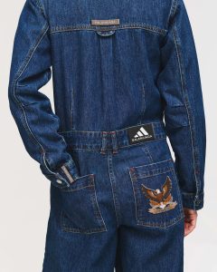 آموزش چسباندن مارک به لباس کاربرد مارک لباس تولید برند کوهبر در صنعت پوشاک